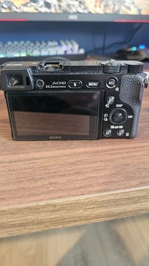Sony A6000 + 16-50mm Kit Lens