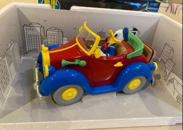 Disney Mickey Mouse and Donald Duck lot scale 1/18