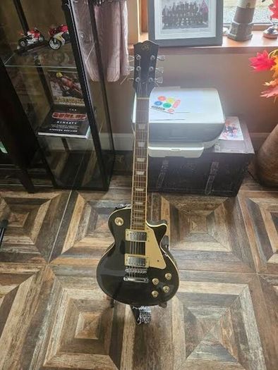 2 Guitars & Amp