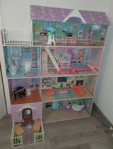Lillie Wooden Dolls House