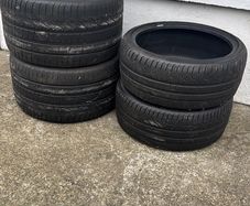 4x Pirelli P zero's 2x 305/30/19s XL 235/35/19s XL