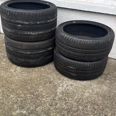 4x Pirelli P zero's 2x 305/30/19s XL 235/35/19s XL