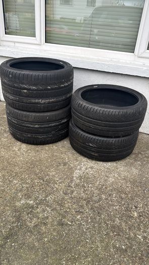 4x Pirelli P zero's 2x 305/30/19s XL 235/35/19s XL
