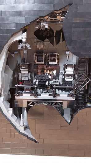 LEGO 76252 Batcave - Shadow Box