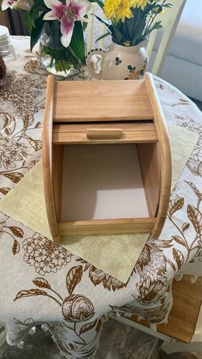 Bread bin
