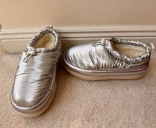 UGG Womens Maxi Clog Metallic Silver size 40 Please see photos