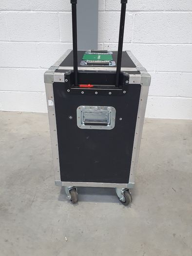 Flight case on wheels  with  Retractable handle