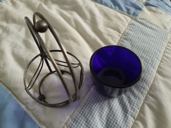 BOWL - Vintage Blue Glass - Metal Basket