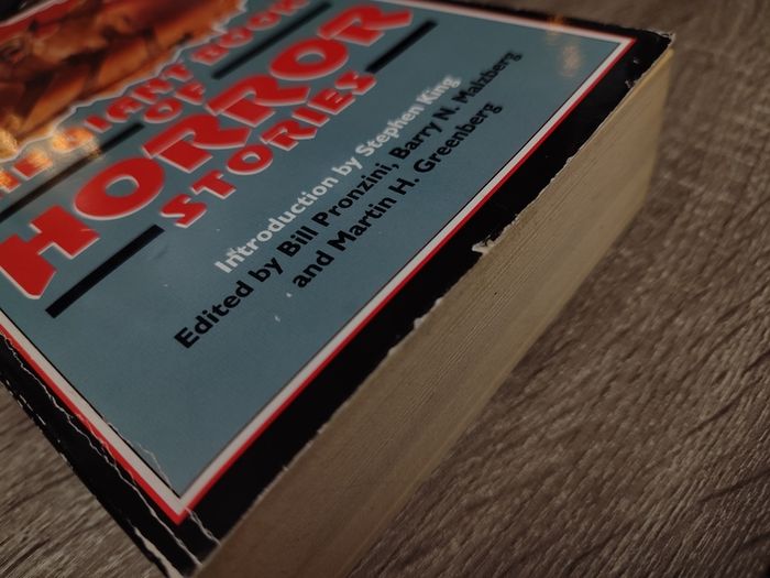 The Giant Book of Horror Stories ! Introduction by Stephen King ! 1994 ! by The Book Company !