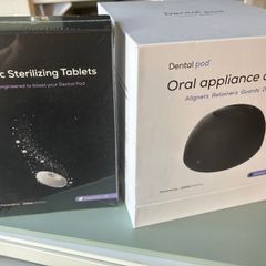 Oral appliance cleaner