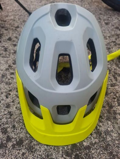18 Inch Glitch bike, Metallic Blue, with Helmet