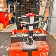 Rechargeable pallet stacker
