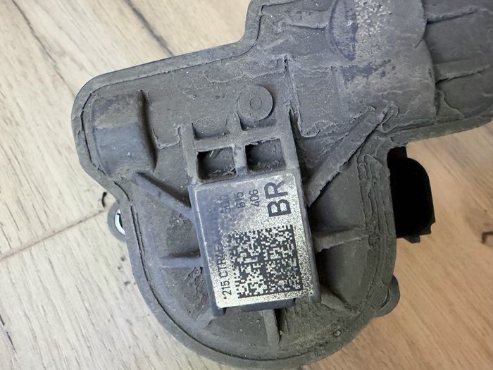 Vw golf mk7 electric parking brake motor RH passenger side MK7 TSI TFSI GTD