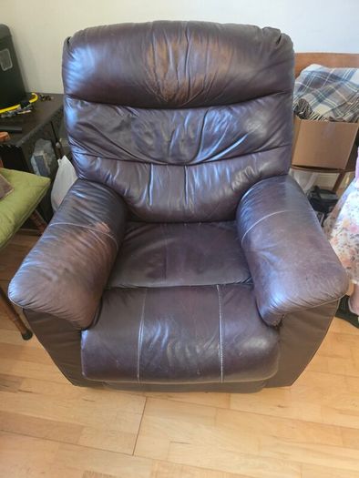 Riser recliner chair (tilt and rise)
