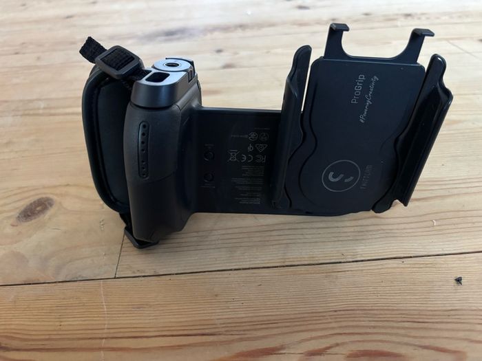 Shiftcam phone pro grip/charger