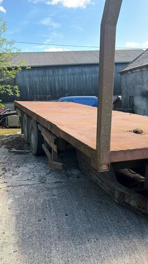 Bale trailer