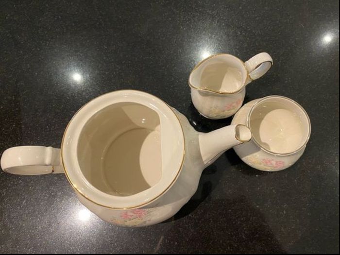 Reduced Sadler Vintage English three piece set matching teapot sugar bowl and jug
