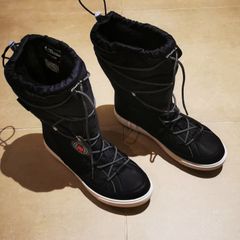 Snow boots