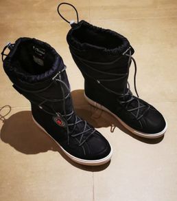 Snow boots
