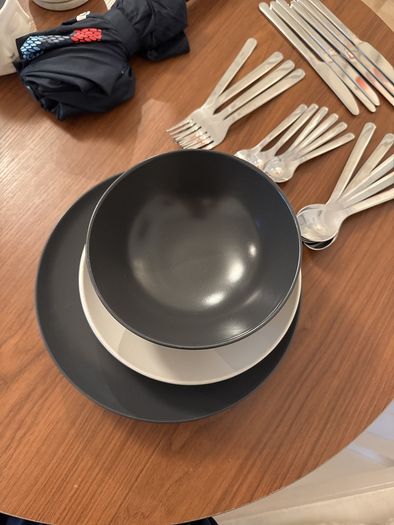 Kitchen Set: Plates, Bowls, and Silverware