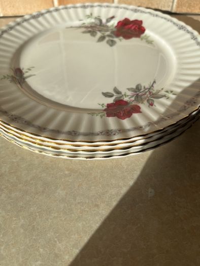 Vintage Royal Stafford "Roses to Remember " 4 Dinner plates & Large Gravy Jug & stand
