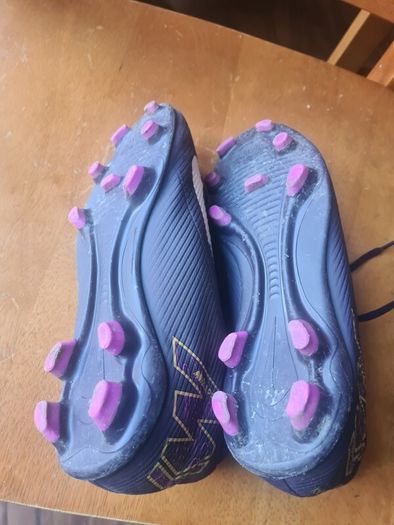 kids football boots