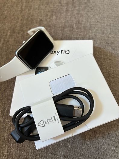 Watch Samsung Galaxy Fit3 Brand New