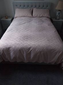 DKNY Super King duvet set