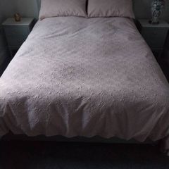 DKNY Super King duvet set