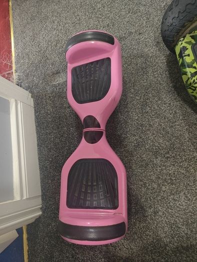 2 hoverboards comes with 1 charger