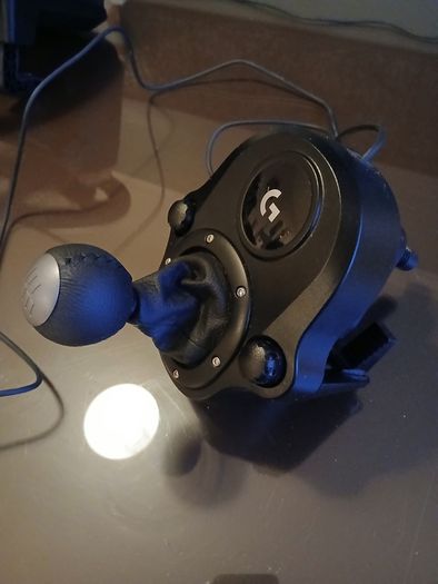 Logitech G920 Steering Wheel, Pedals and Gear Shift
