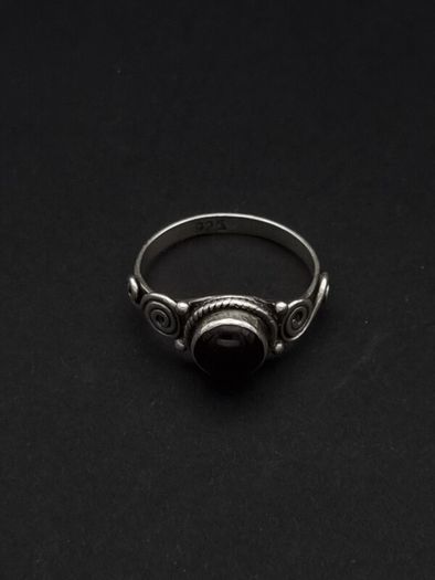 925 Vintage Sterling Silver Garnet Spiral Ring
