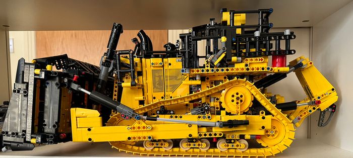 Lego Technic 42131 Cat D11 Bulldozer (Retired)