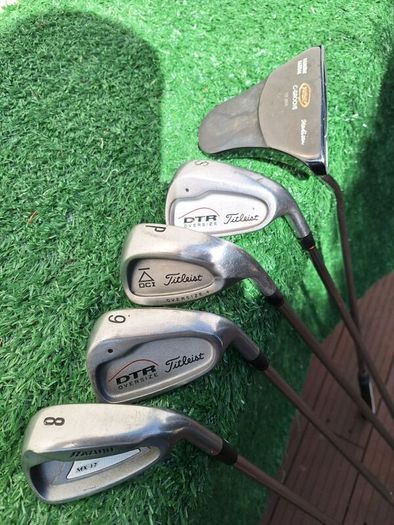 Golf clubs. Titleist set