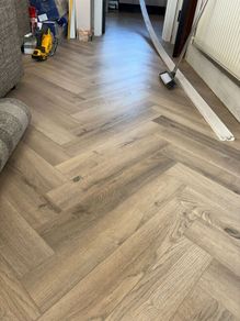 Beige Herringbone - 12mm AC5 - 24 Euro per Sqm