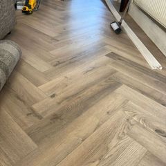 Beige Herringbone - 12mm AC5 - 24 Euro per Sqm