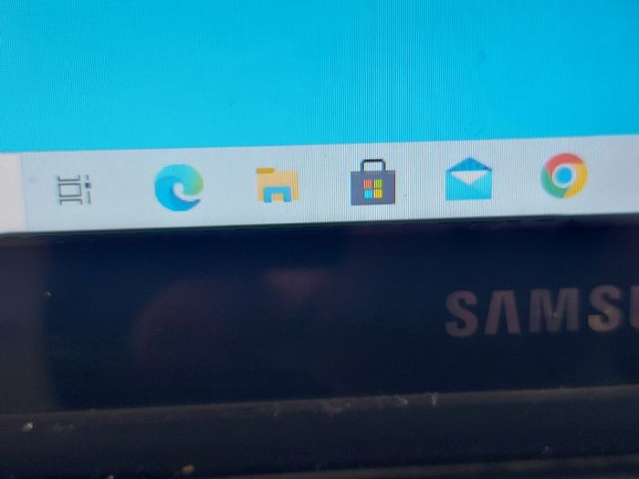 SAMSUNG Notebook Model NP915S3G, Quad Core Processor, 1.4GHz, 4GB Ram, 128GB SSD, Windows 10, Microsoft Edge, Chrome and VLC