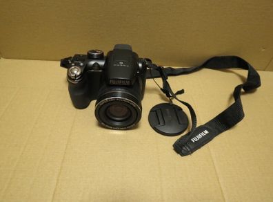 Camera Fuji FinePix S4500 - 14MP - 30X Optical Zoom