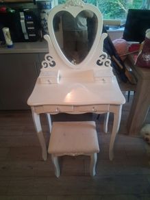 Vanity table