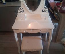 Vanity table
