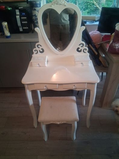 Vanity table