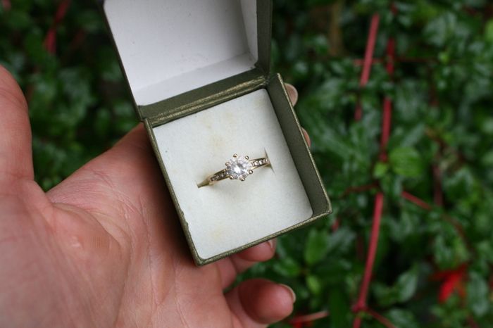 9ct Yellow Gold  Zirconia  Dress Ring 2,4g