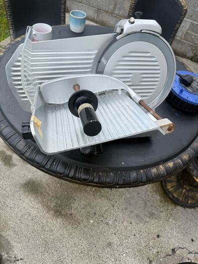 Meat slicer