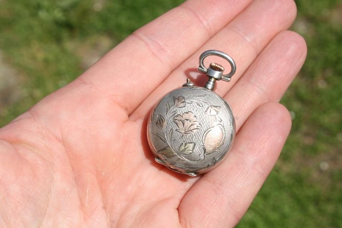Antique Pocket Watch Mechanical Movement (in working order)