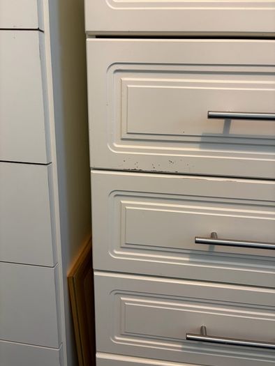 Chest of drawers