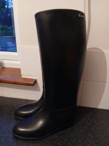 Horse riding boots