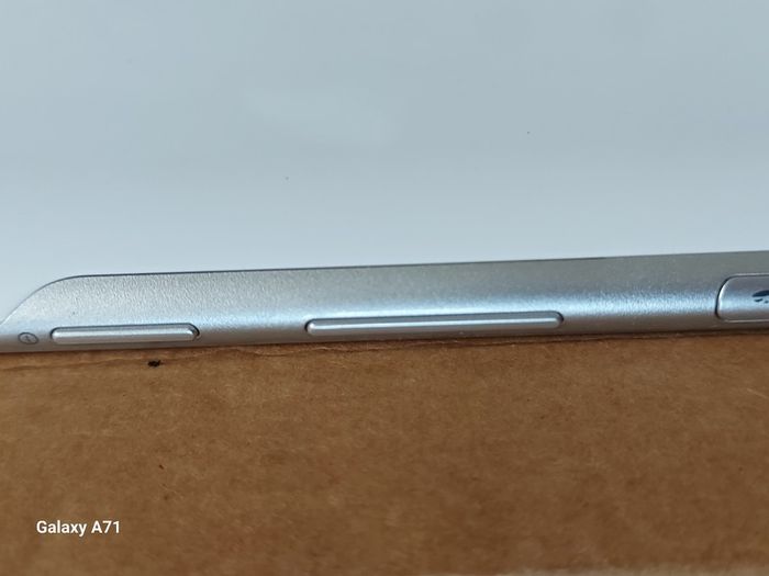 Samsung Galaxy Tab 2, Model GT-P5110, White, Comes with charging Cable, Pin Locked, for parts or repair