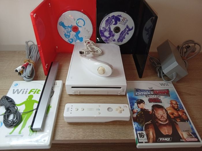 Nintendo Wii Controller Nunchuk With Mario Kart And Others All In Working Order