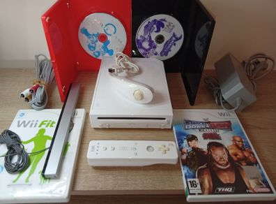 Nintendo Wii Controller Nunchuk With Mario Kart And Others All In Working Order