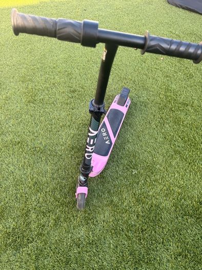 Aero G6 LED Electric Scooter Pink